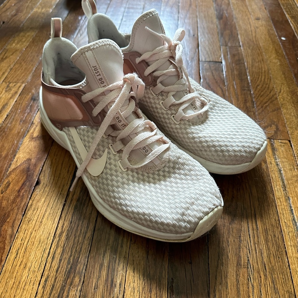 Nike Air Max Bella TR 2 Premium Women’s Shoes
